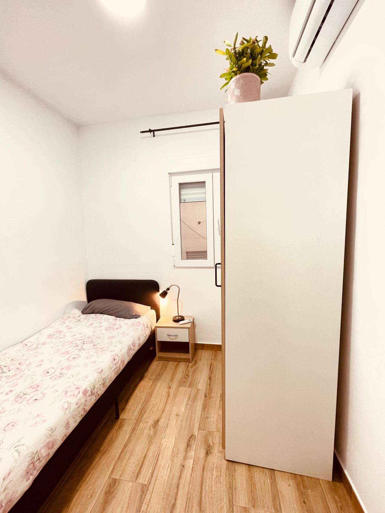 Apartamentos Tarradellas Sants Estacio — Photos 1